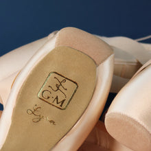Load image into Gallery viewer, Gaynor Minden Lyra Pointe Shoes SUPPLE SHANK (pink bag)