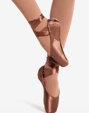 Load image into Gallery viewer, Capezio AVA #3.5 Strong 1143W S55