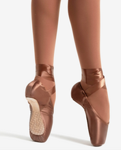 Load image into Gallery viewer, Capezio AVA #3.5 Strong 1143W S55