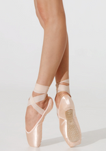 Load image into Gallery viewer, Nikolay Streampointe Pointe Shoe Reinforced Shank (R)
