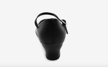 Load image into Gallery viewer, Capezio Cassie Jr. Character Shoe 831