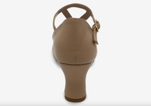 Load image into Gallery viewer, Capezio Charlotte 2.5&quot; Character Shoe  829W
