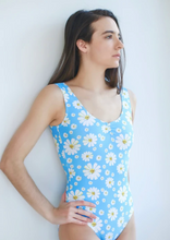 Load image into Gallery viewer, Chameleon Activewear Limited Edition Daisy Days Tank

