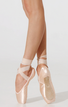 Load image into Gallery viewer, Nikolay StreamPointe Pointe Shoe Medium Shank (M)
